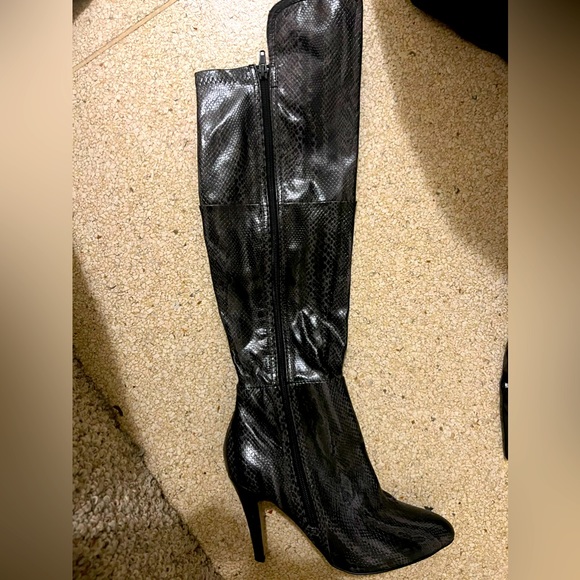 MIA Faux Snake Skin Knee High Boots . 4inch heal, size 8 - Picture 1 of 5
